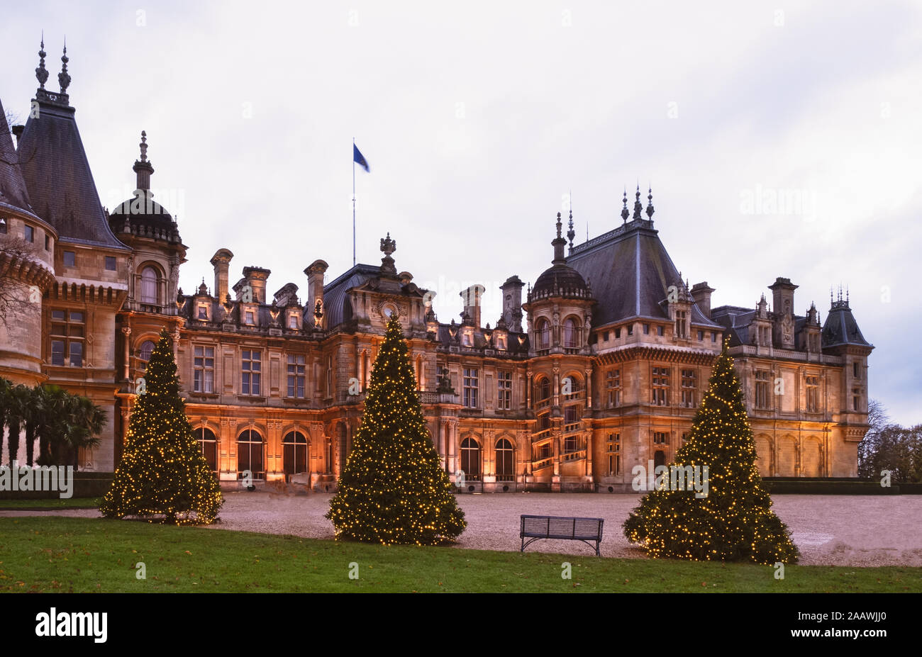 La splendida Waddesdon Manor nel Buckinghamshire decked out per il Natale. Foto Stock