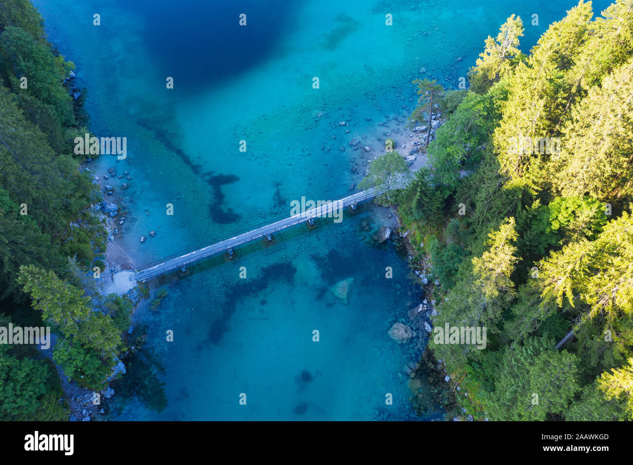 Vista aerea del ponte tra Untersee e Eibsee, vicino a Grainau, Werdenfelser Land, Alta Baviera, Baviera, Germania Foto Stock