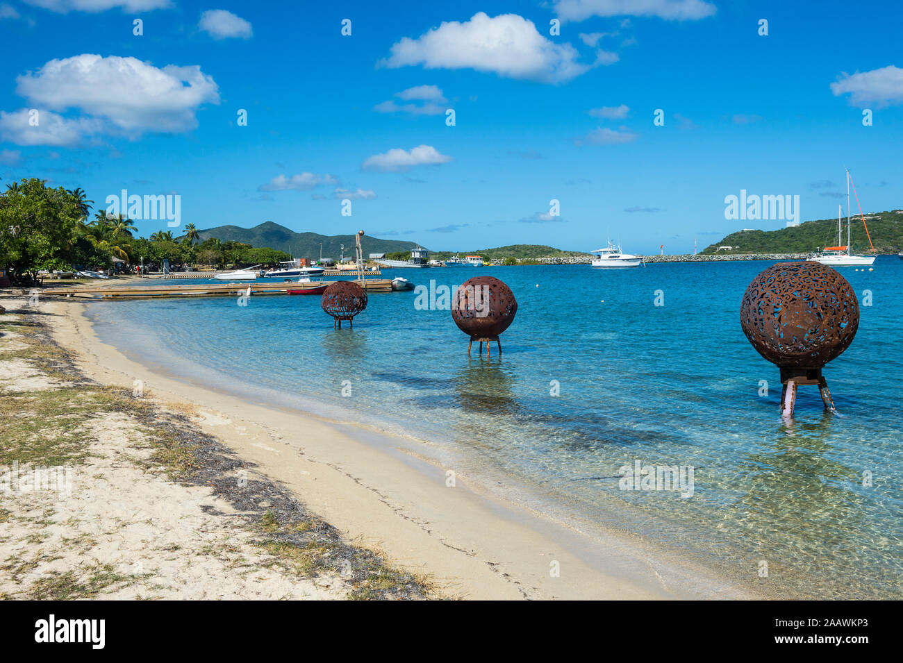 Vista panoramica del Trellis Bay contro il cielo blu, il Beef Island, Isole Vergini Britanniche Foto Stock