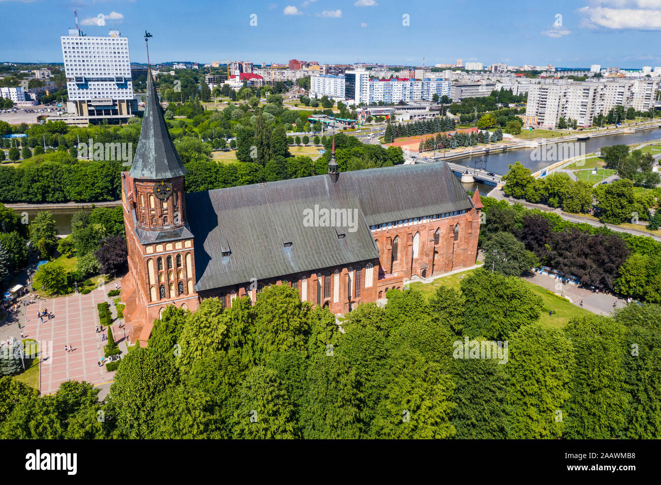 Angolo di alta vista di Kant cattedrale durante la giornata di sole, Kant isola, Kaliningrad, Russia Foto Stock