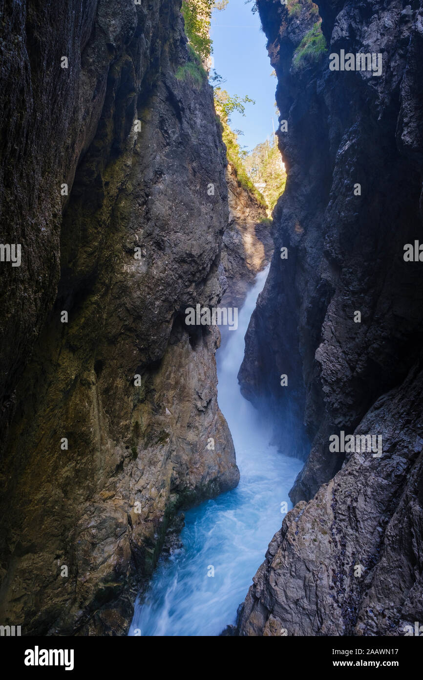 Vista panoramica della cascata a Leutasch Gorge, Tirolo, Austria Foto Stock