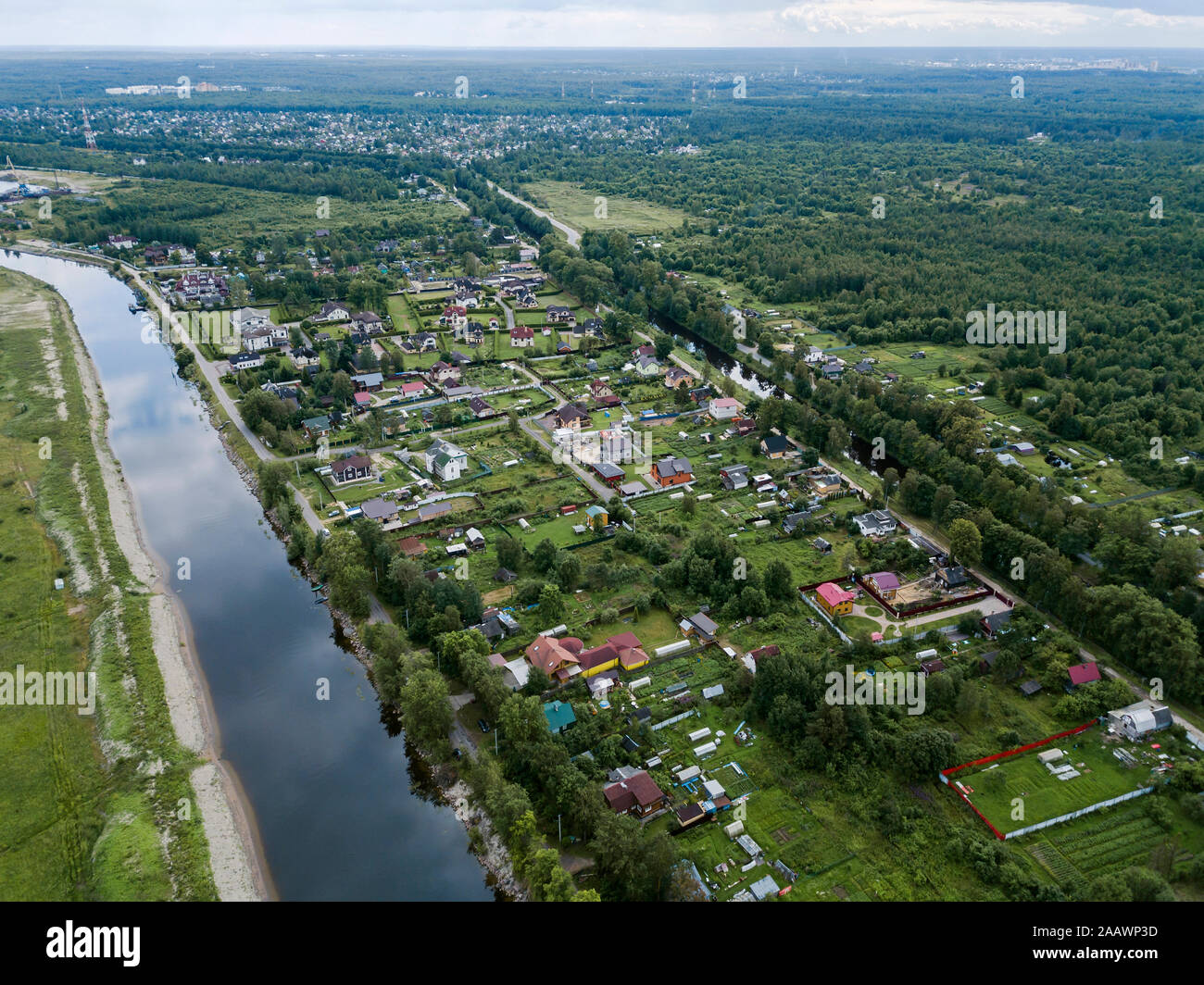 Vista aerea di canali Ladoga contro il cielo a Shlisselburg, Russia Foto Stock