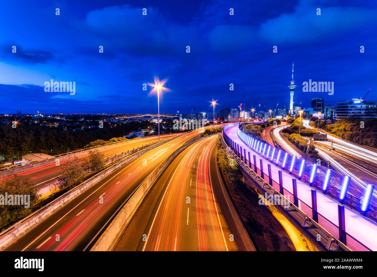 Nuova Zelanda, Isola del nord, Auckland City, Città strada di notte Foto Stock