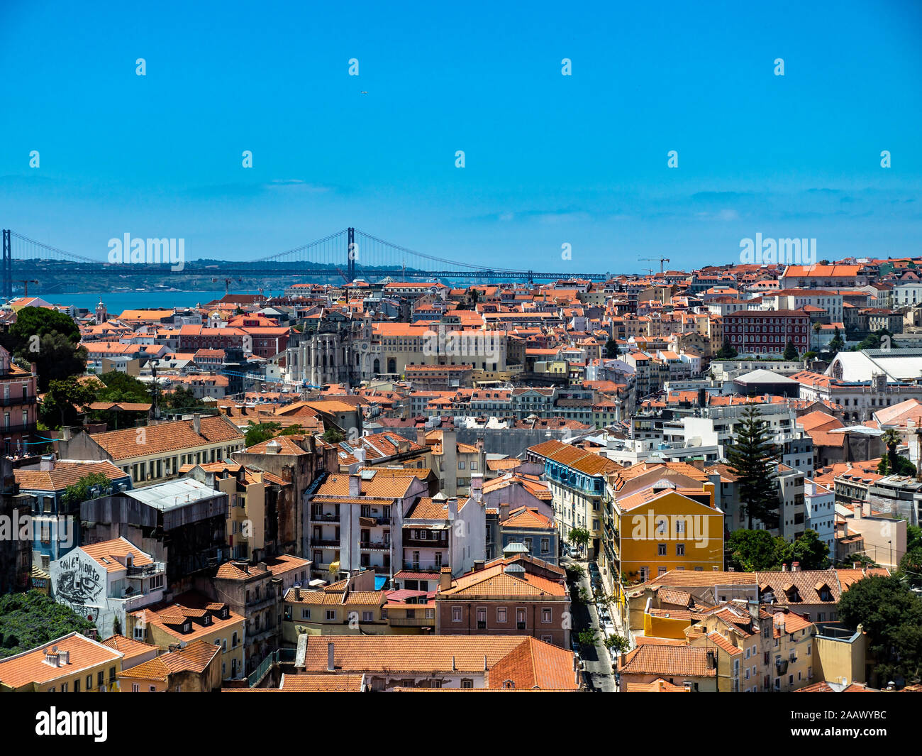 Il Portogallo, Lisbona, vista dal Miradouro da Graa della città vecchia Foto Stock