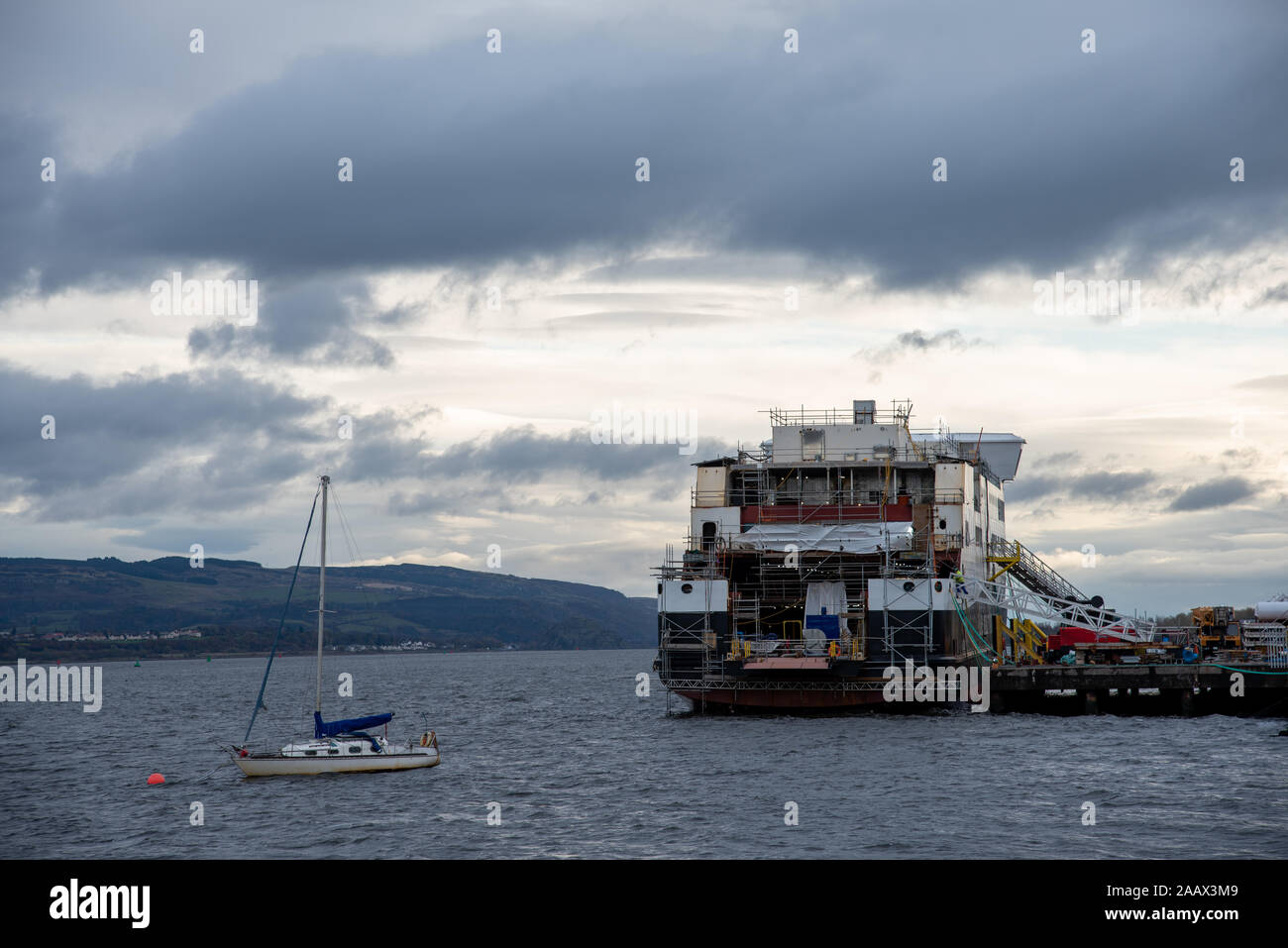 Port Glasgow, Inverclyde / Scozia - 12/11/2019 Ferguson cantieristica nautica per essere nazionalizzate da Scottish governo britannico edificio traghetto Calmac Foto Stock