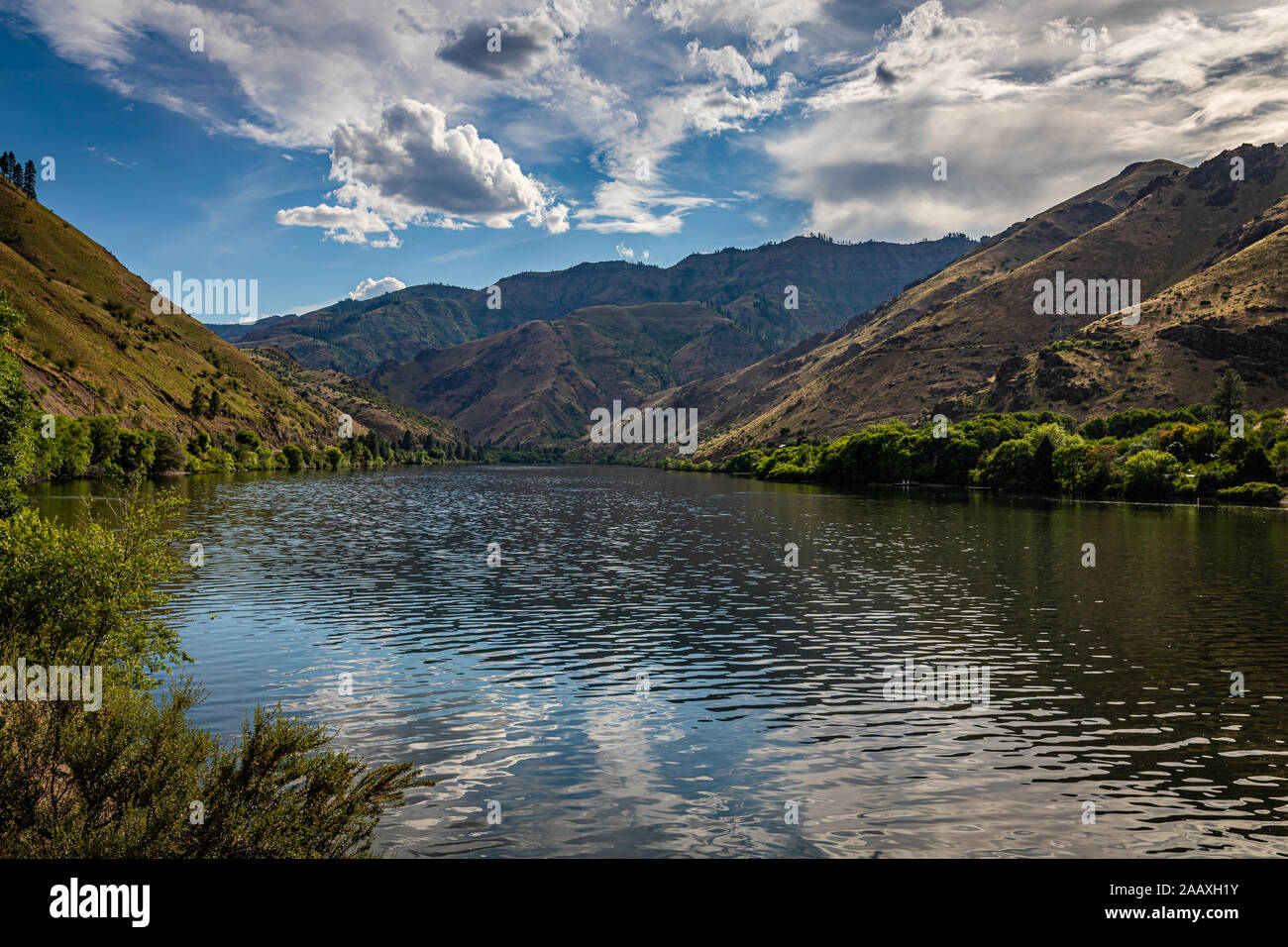 Una vista del fiume Snake presso la stateline di Idaho e Oregon di Hells Canyon.". Foto Stock