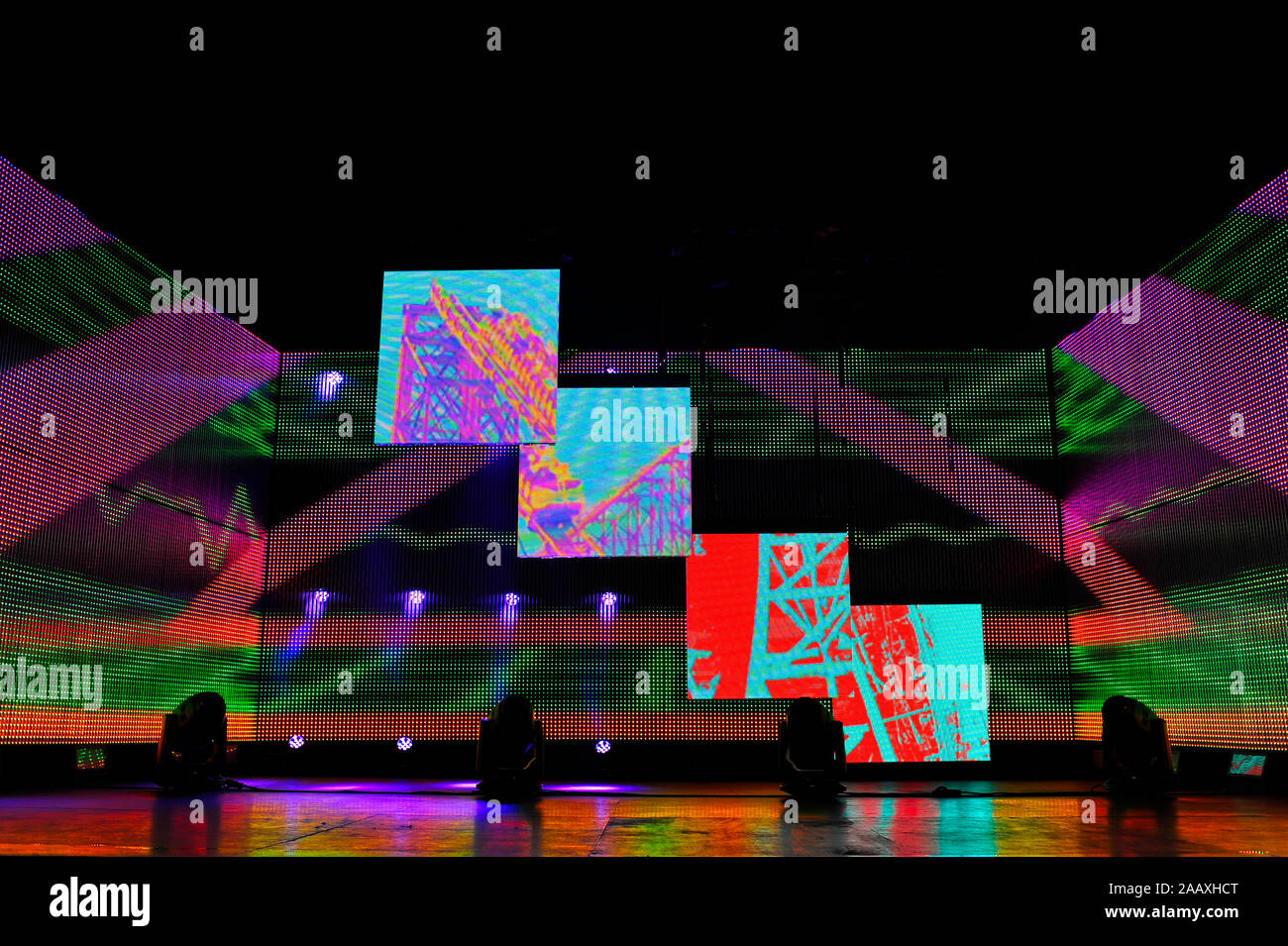 Hi Tech display illuminazione da parete quattro Intrattenimento a Blackpool luminarie 2019 Foto Stock