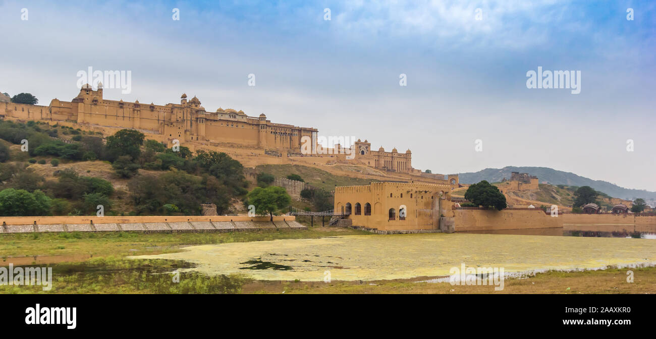 Panorama del Forte Amer e il paesaggio circostante vicino a Jaipur, India Foto Stock