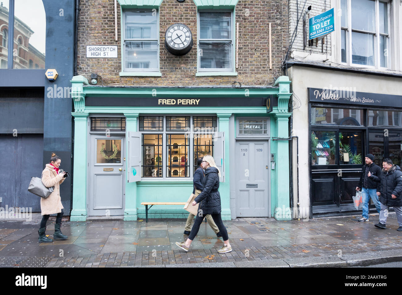 Fred Perry shopfront su Shoreditch High Street, Hackney, Londra, E1, Regno Unito Foto Stock