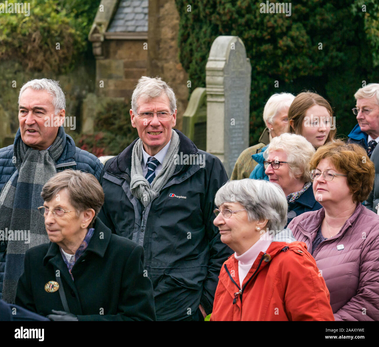 Athelstaneford, East Lothian, Scozia, Regno Unito. Il 24 novembre 2019. Si intraversa Festival: il primo giorno del festival annuale di mark St Andrew's Day avviene nel luogo di nascita della Scottish bandiera nazionale dove la si intraversa apparve nel cielo come un buon auspicio quando il Picts & scozzesi hanno sconfitto i sassoni guidati da Athelstan. Nella foto: Kenny MacAskill, SNP candidato per East Lothian assiste l'evento Foto Stock