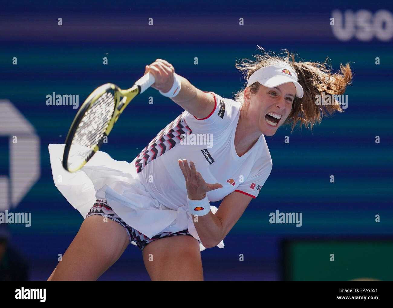 British giocatore di tennis Johanna Konta che serve durante il 2019 US Open Tennis Tournament, New York City, nello Stato di New York, Stati Uniti d'America Foto Stock