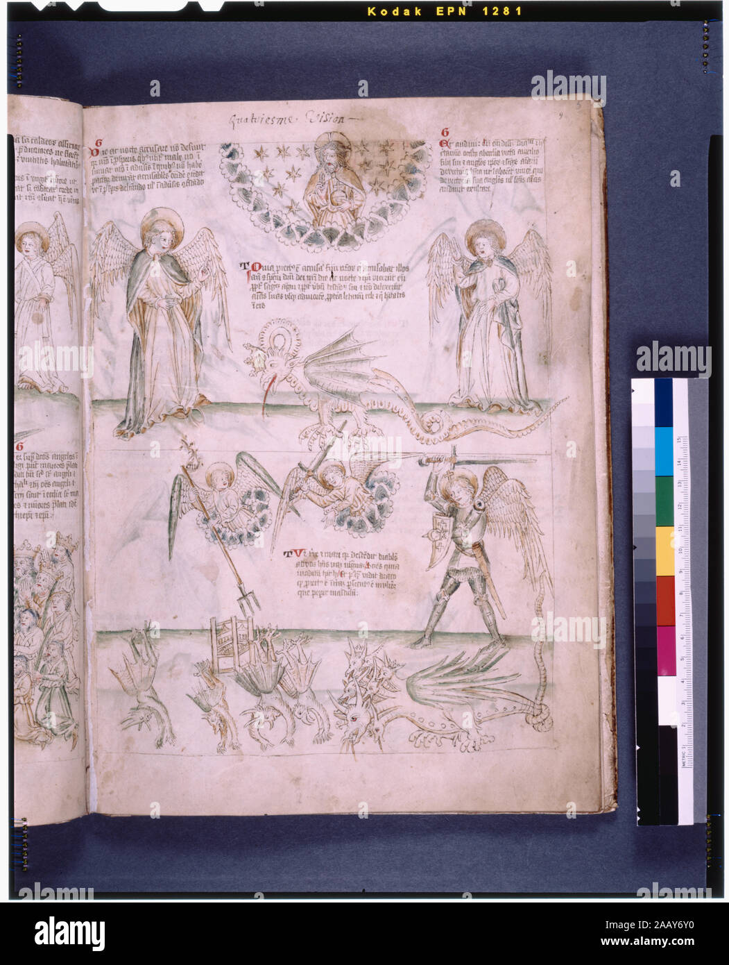 Quarta visione- Dio seduto in gloria con angeli ai lati, annunzia la salvezza; l'arcangelo Michele combatte il 7 con testa di drago come diavoli sono scagliati da altri angeli dal cielo (Apocalisse 12-7-12) elencati in de Ricci, Seymour, il censimento di medievale e rinascimentale, manoscritti negli Stati Uniti e in Canada. New York. N.Y.: H.W. Wilson, 1935; e il supplemento, New York, N.Y.: Società Bibliografica dell'America, 1962. Proprietà : dall'Abbazia di Citeaux. Quaritch venduti a J. Lenox. Inizio del testo mancante. De Ricci, 1318. Henkel volume. Dossier della libreria. Imperfetta all'inizio. Correlati pergamena Foto Stock