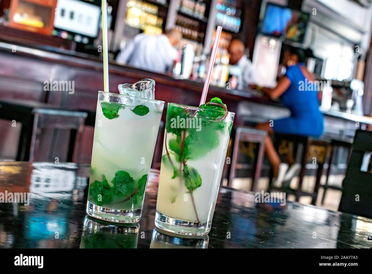 Cocktail Mojito in un bar a Cuba / avana Foto Stock
