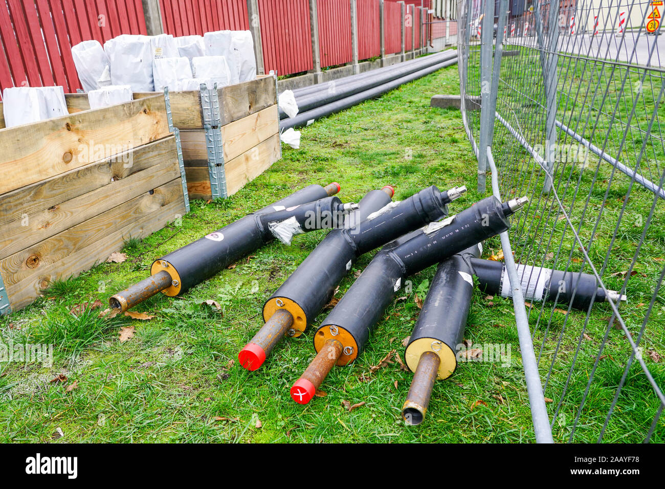 Riscaldamento elementi pipeline preparata per riscaldamento sotterraneo ricostruzione della pipeline Foto Stock