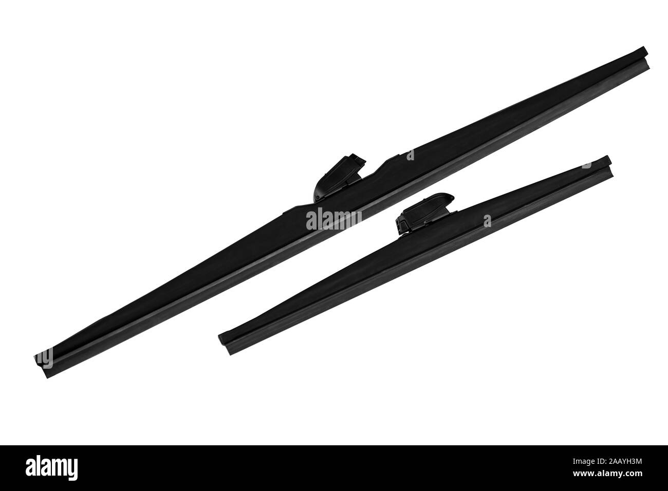 Set di auto spazzole tergicristallo in una custodia protettiva contro la neve e il gelo su sfondo bianco Foto Stock