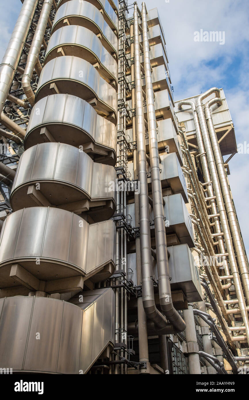 Lloyd s di Londra edificio con il suo interno architettura a Londra in Inghilterra Foto Stock