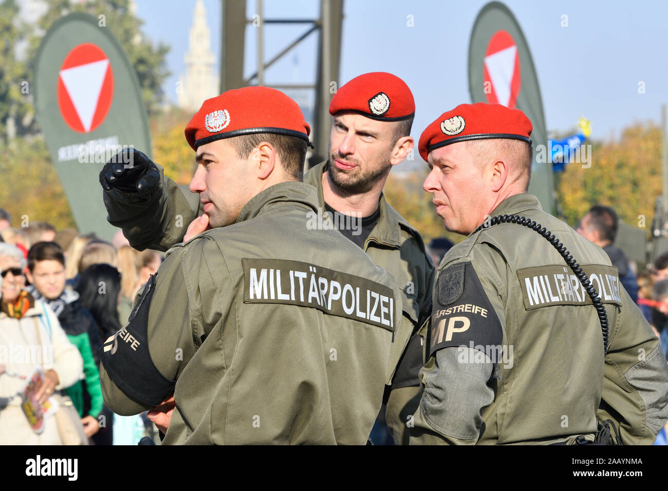Vienna, Austria. Polizia militare austriaca in Piazza degli Eroi a Vienna Foto Stock