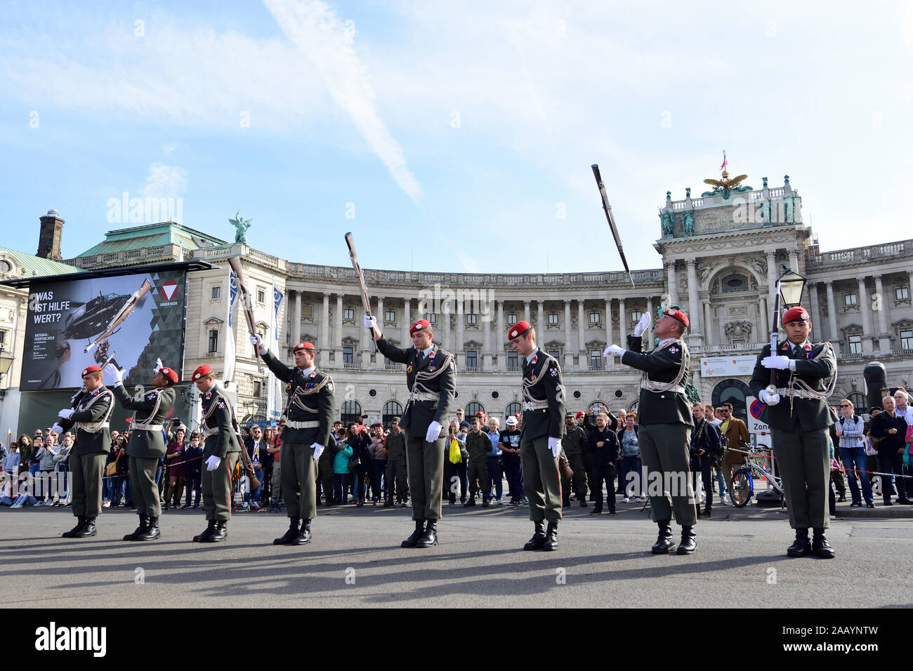 Vienna, Austria. Guardia austriaca in Piazza degli Eroi Vienna Foto Stock