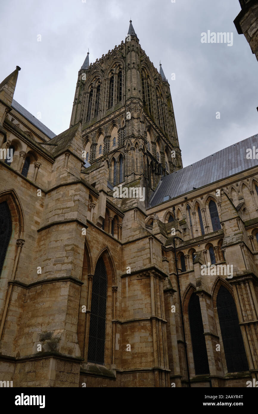 Torre presso la medioevale gotica Cattedrale di Lincoln in Lincolnshire. Un punto di riferimento locale e la sede del vescovo anglicano di Lincoln Foto Stock
