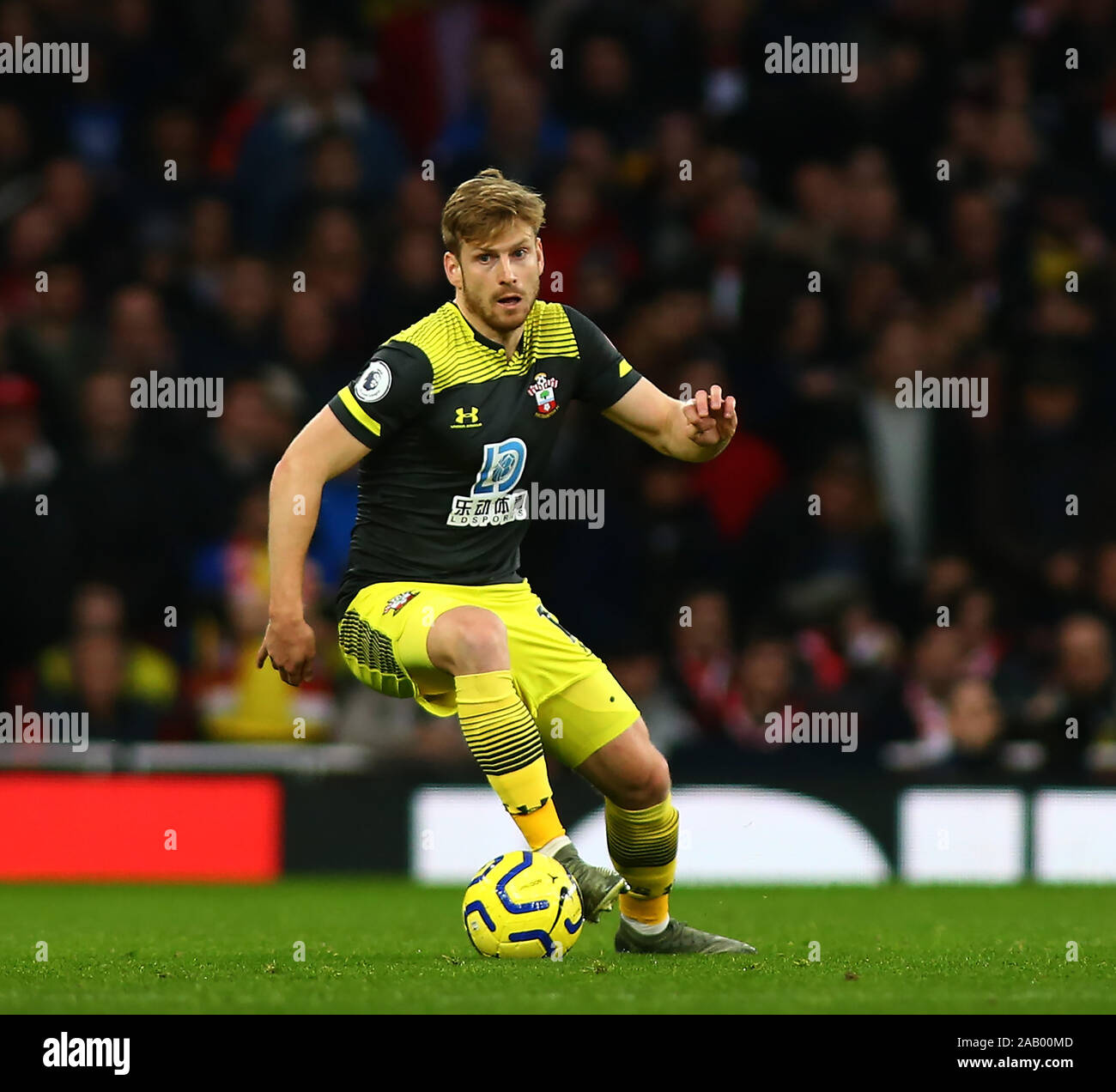 Londra, Regno Unito, 23 novembre. Southampton il centrocampista Stuart Armstrong durante la Premier League inglese tra Arsenal e Southampton a Emirat Foto Stock