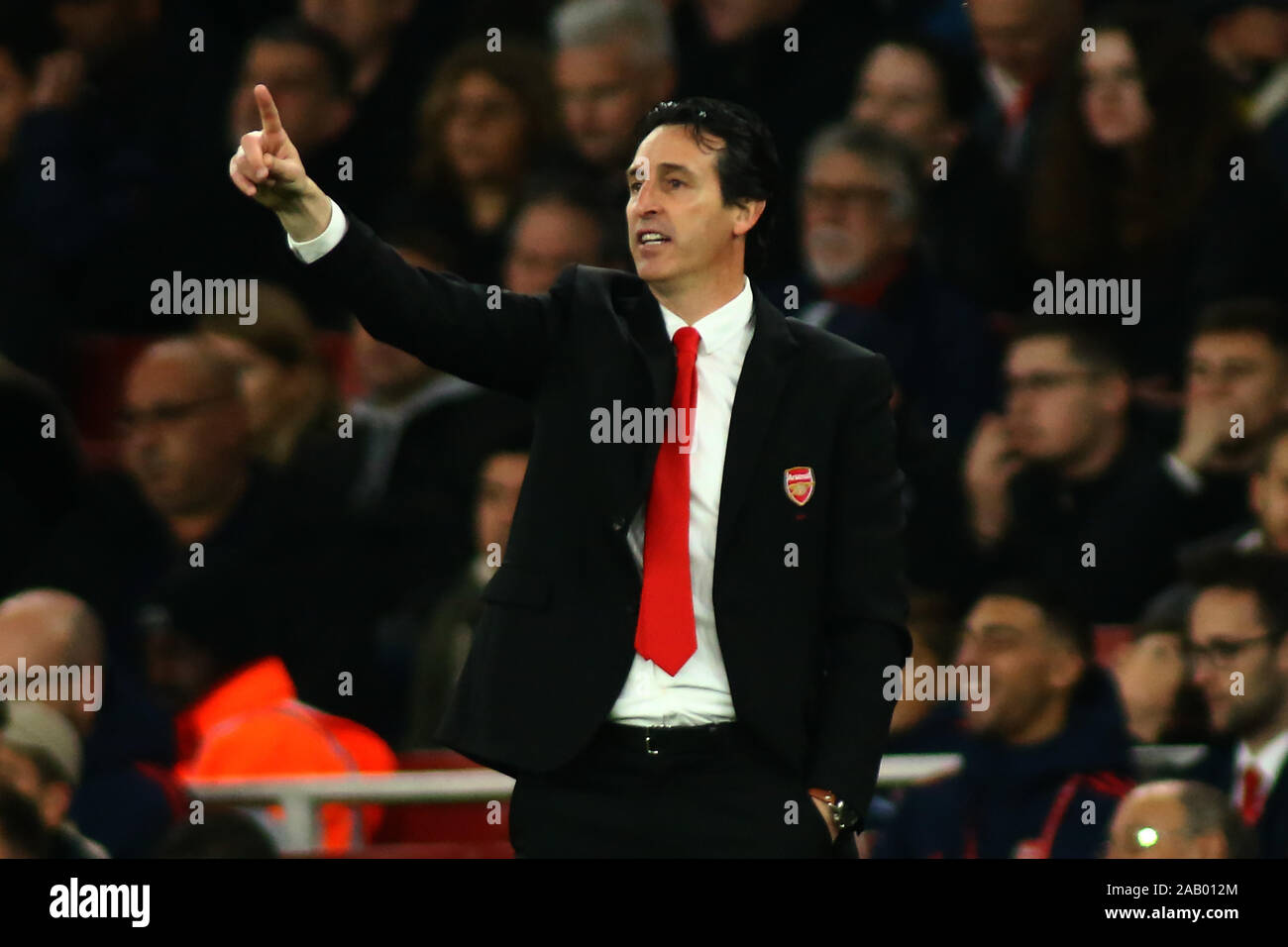 Londra, Regno Unito, 23 novembre. Arsenal's Head Coach Unai Emery durante la Premier League inglese tra Arsenal e Southampton all'Emirates stadiu Foto Stock