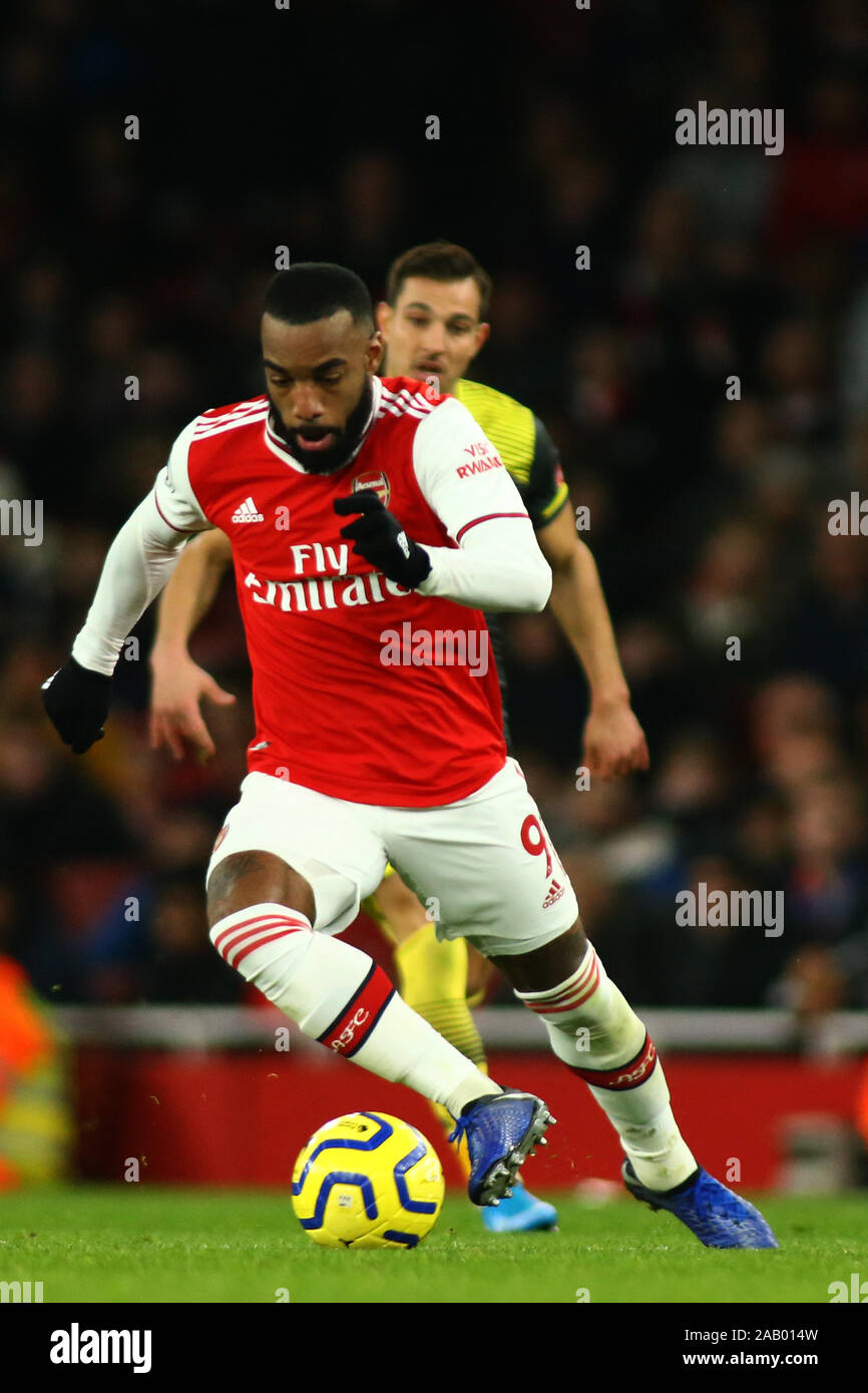 Londra, Regno Unito, 23 novembre. Arsenale di avanti Alexandre Lacazette durante la Premier League inglese tra Arsenal e Southampton all'Emirates s Foto Stock