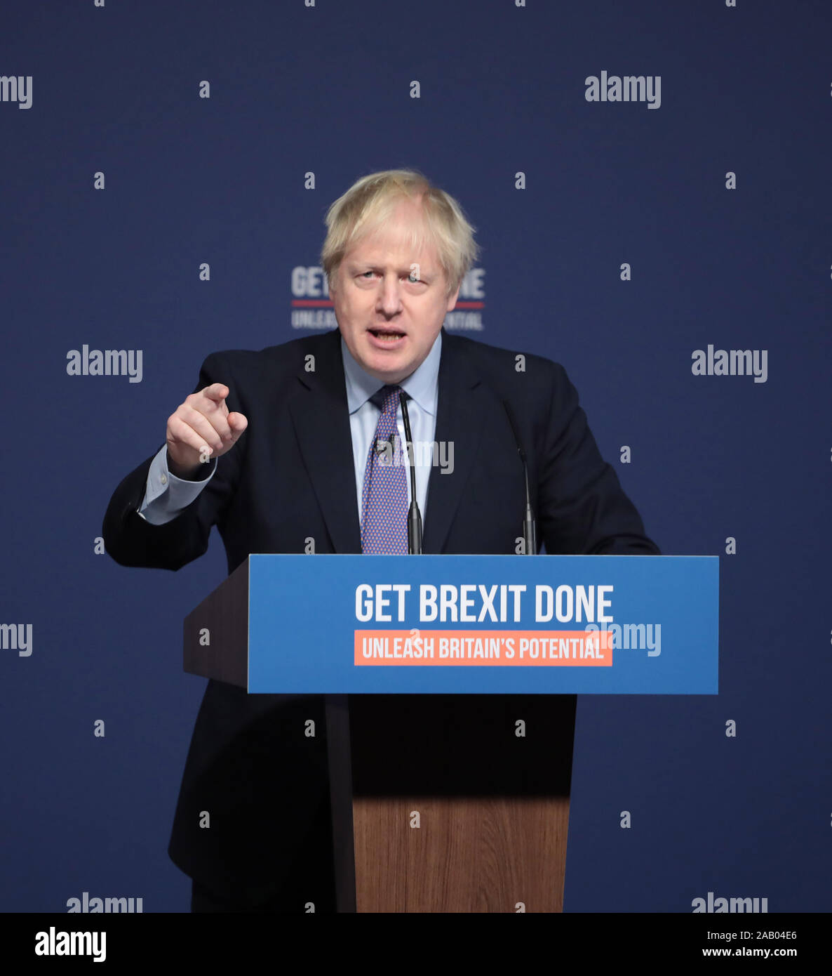 Telford, Regno Unito. 24 Novembre, 2019. Primo Ministro britannico Boris Johnson lancia il Partito Conservatore Manifesto in Telford, domenica 24 novembre, 2019. Il Sig. Johnson è in cerca di una maggioranza le elezioni generali del 12 dicembre per consentire al governo di ottenere Brexit passata. Foto di Hugo Philpott/UPI Credito: UPI/Alamy Live News Foto Stock