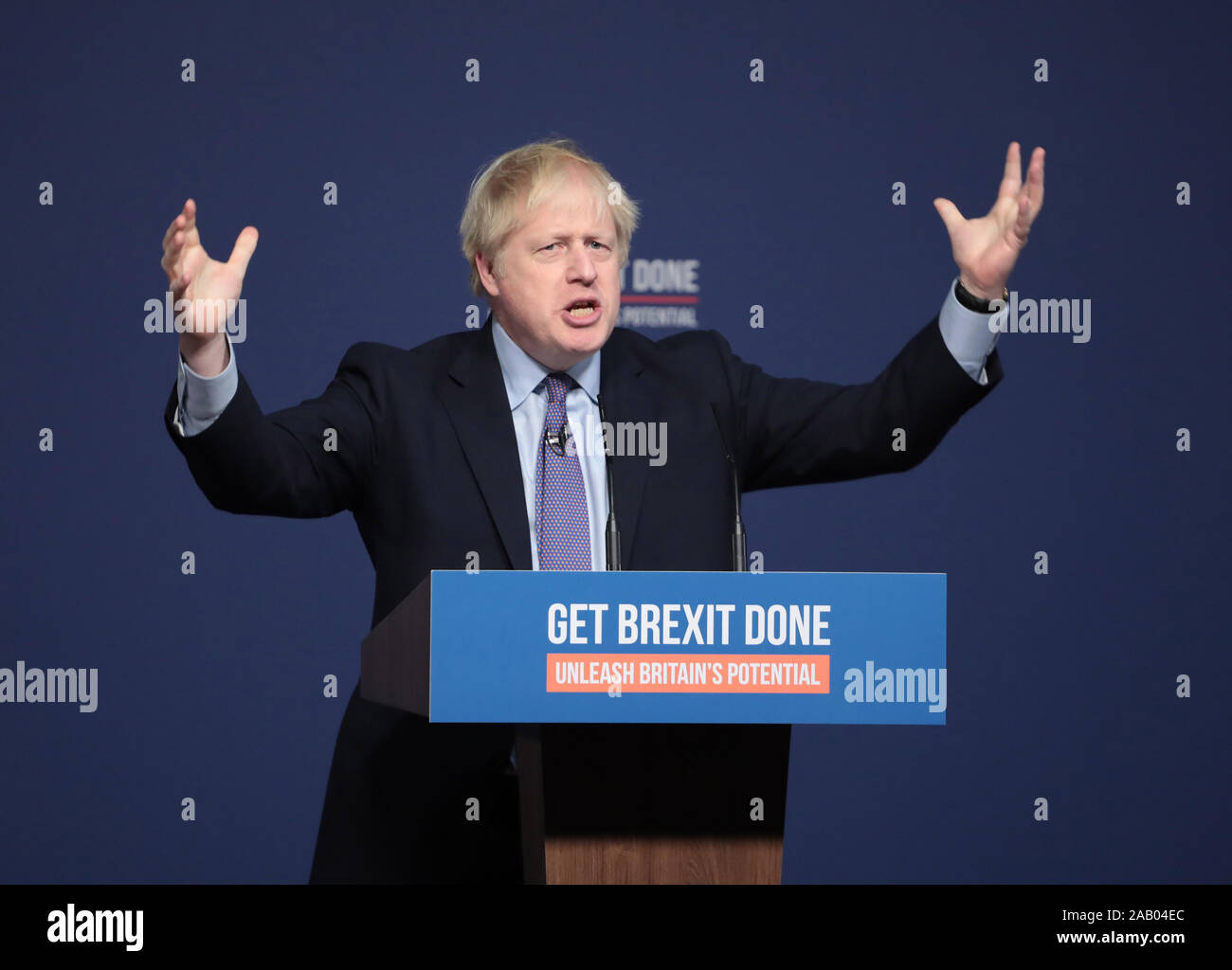 Telford, Regno Unito. 24 Novembre, 2019. Primo Ministro britannico Boris Johnson lancia il Partito Conservatore Manifesto in Telford, domenica 24 novembre, 2019. Il Sig. Johnson è in cerca di una maggioranza le elezioni generali del 12 dicembre per consentire al governo di ottenere Brexit passata. Foto di Hugo Philpott/UPI Credito: UPI/Alamy Live News Foto Stock