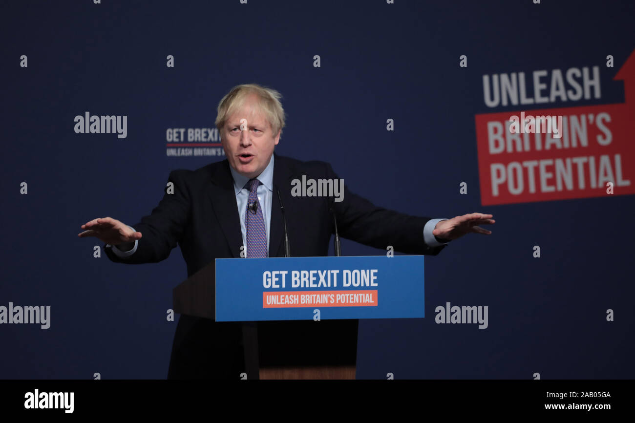 Telford, Regno Unito. 24 Novembre, 2019. Primo Ministro britannico Boris Johnson lancia il Partito Conservatore Manifesto in Telford, domenica 24 novembre, 2019. Il Sig. Johnson è in cerca di una maggioranza le elezioni generali del 12 dicembre per consentire al governo di ottenere Brexit passata. Foto di Hugo Philpott/UPI Credito: UPI/Alamy Live News Foto Stock