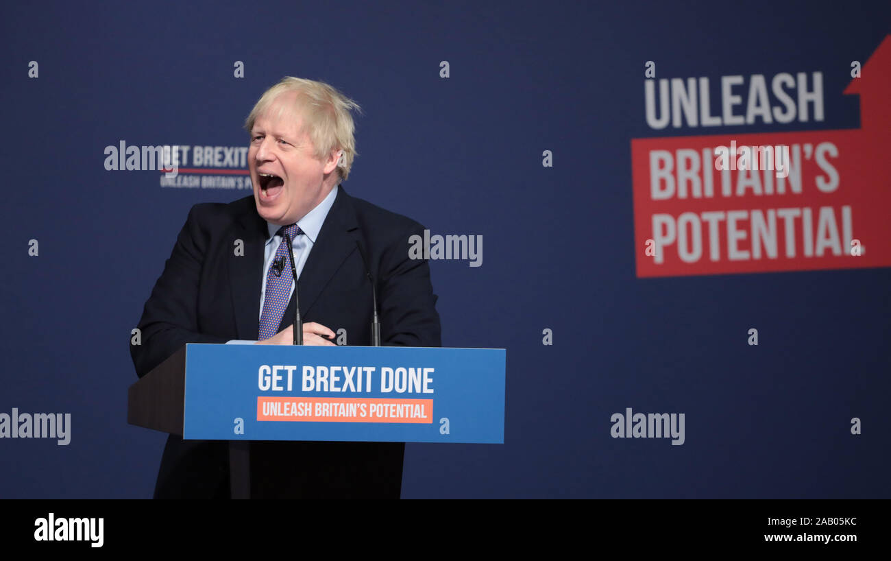 Telford, Regno Unito. 24 Novembre, 2019. Primo Ministro britannico Boris Johnson lancia il Partito Conservatore Manifesto in Telford, domenica 24 novembre, 2019. Il Sig. Johnson è in cerca di una maggioranza le elezioni generali del 12 dicembre per consentire al governo di ottenere Brexit passata. Foto di Hugo Philpott/UPI Credito: UPI/Alamy Live News Foto Stock