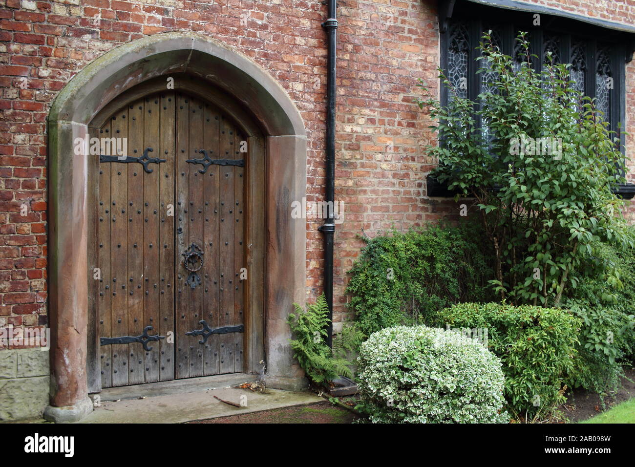 Una cappella medievale porta. Foto Stock