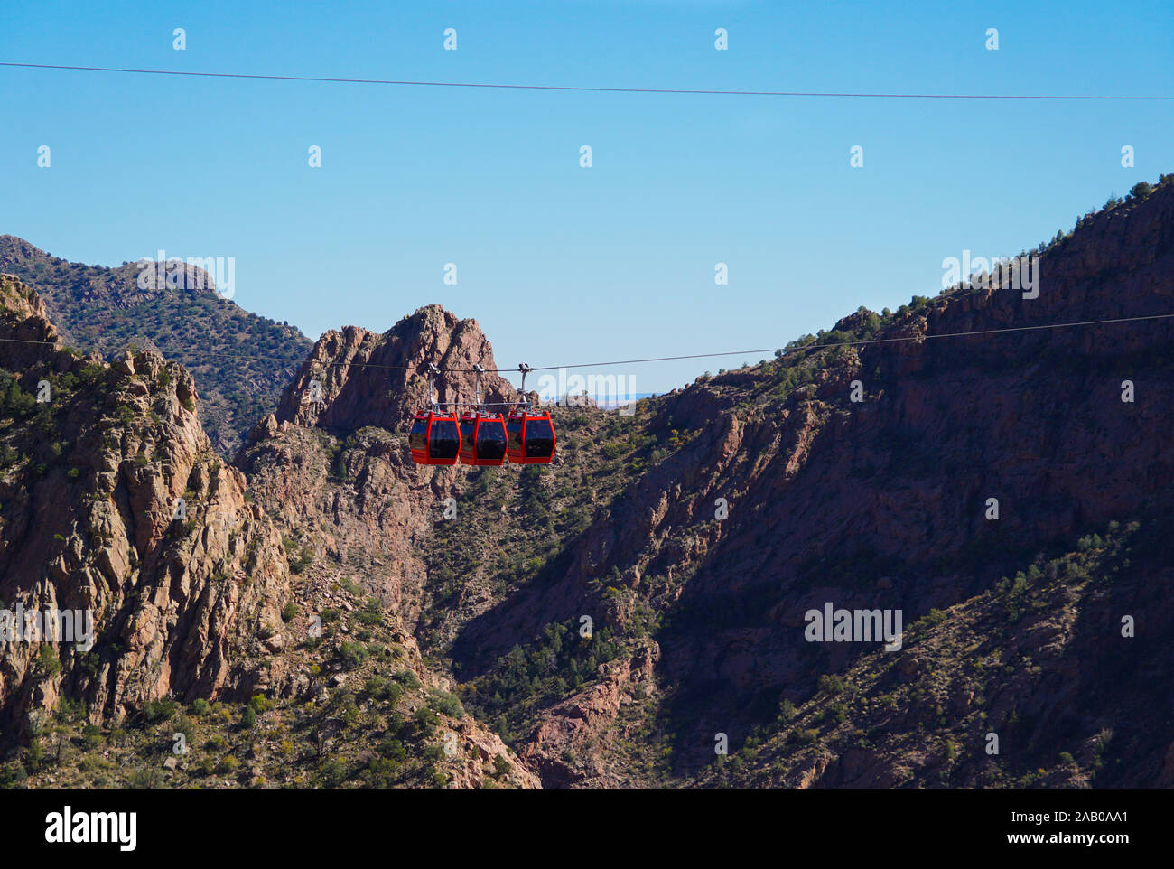 Un' antenna gondola viaggi alta al di sopra del piano del canyon del Royal Gorge nel Sud del Colorado Foto Stock