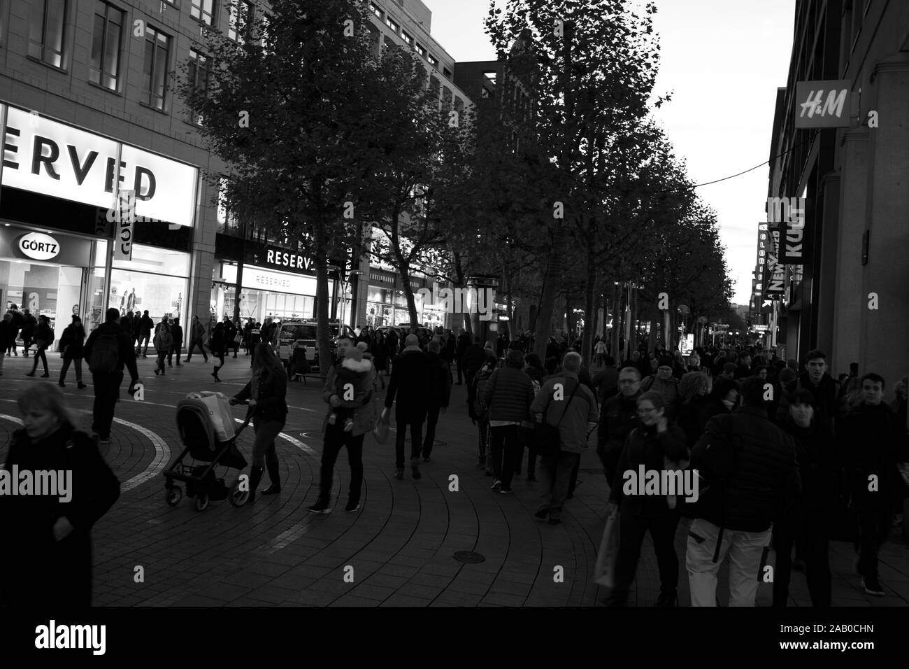 La città di Stoccarda NEL BADEN-WÜRTTEMBERG in Germania a un tardo pomeriggio in novembre Foto Stock