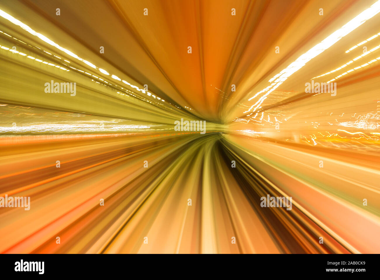 Abstract giallo ad alta velocità movimento curvo verso il futuro , appena dietro l'angolo del concetto. Foto Stock