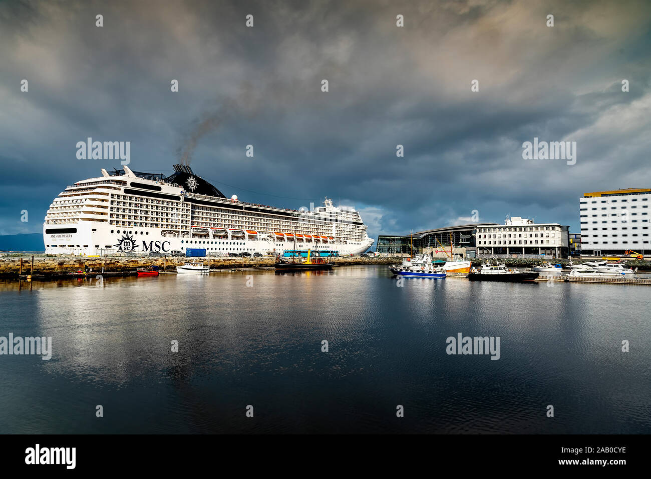 TRONDHEIM, Norvegia - 7 Settembre 2019: MS MSC Orchestra è una nave da crociera che è stato costruito nel 2007 per MSC Crociere. Ella è la seconda nave della musica Foto Stock