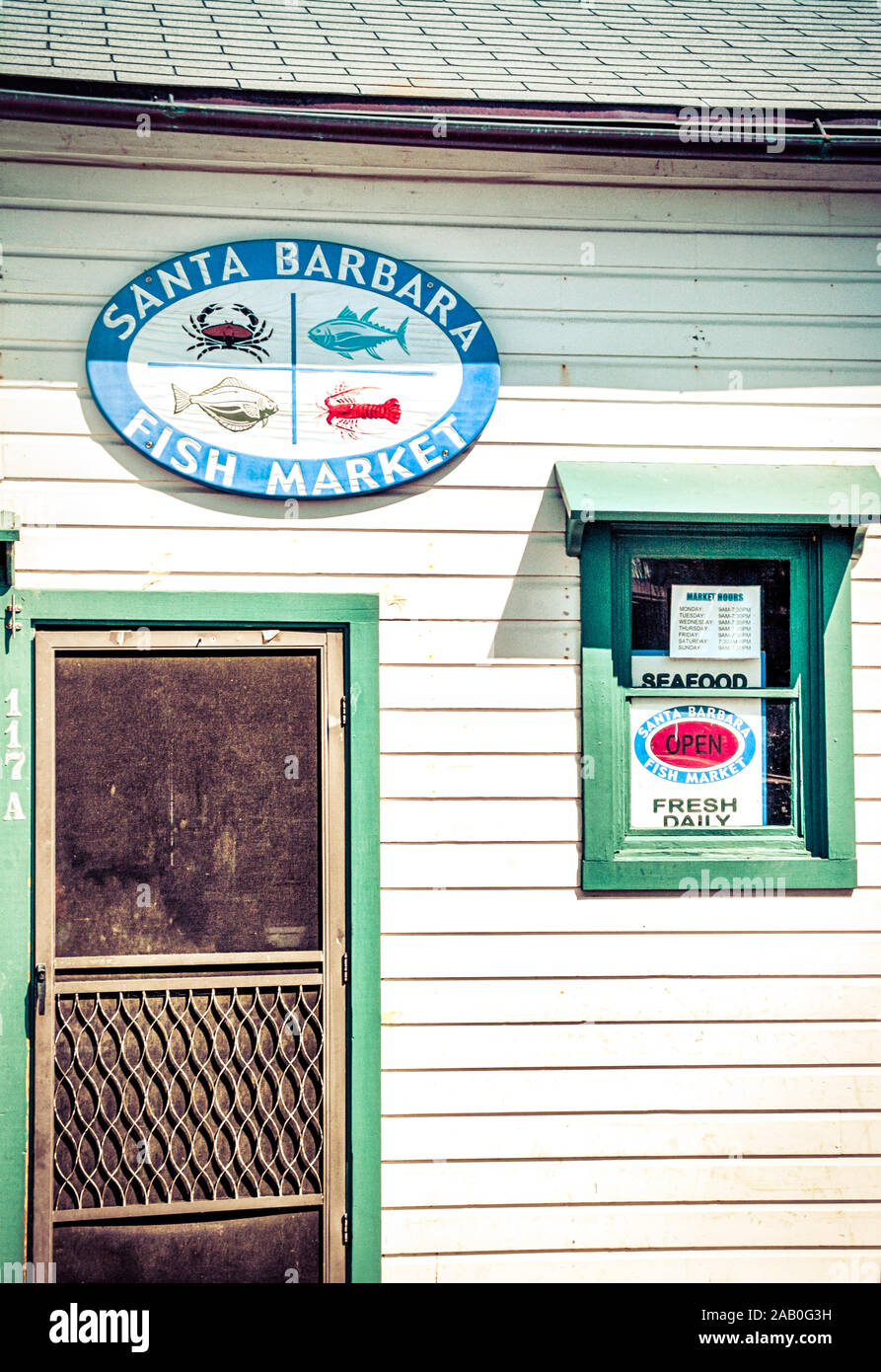 Il ben amato negozio locale, il Santa Barbara Mercato del pesce ha un vecchio vibe al Santa Barbara porto di Marina di Santa Barbara, CA Foto Stock