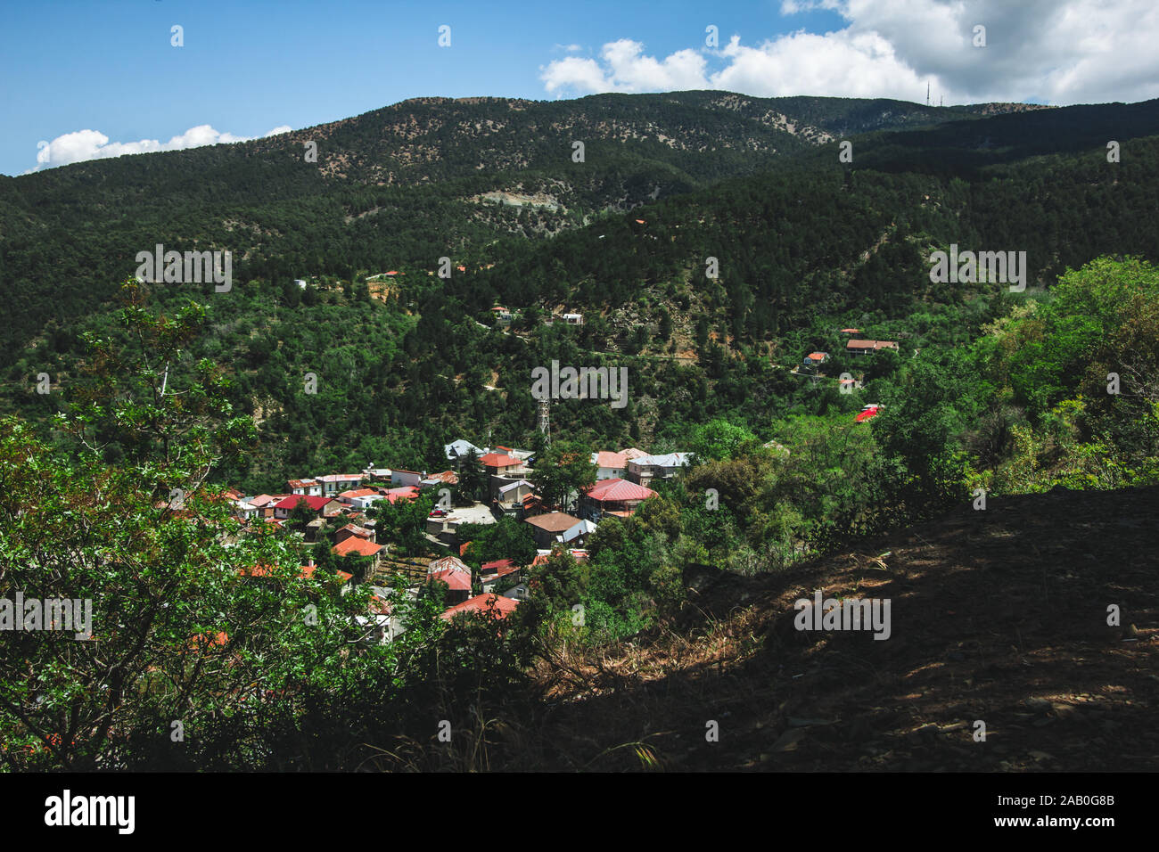 Vista panoramica Vicino di Kato Lefkara - è il più famoso villaggio nei Monti Troodos. Distretto di Limassol, Cipro, Mare Mediterraneo. Terra di montagna Foto Stock