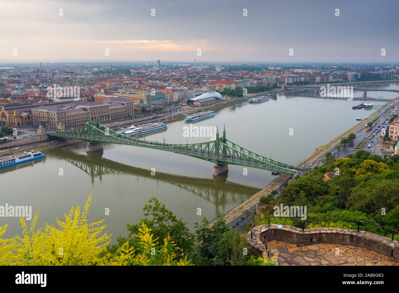 Budapest City View. Ponte della Libertà. Foto Stock