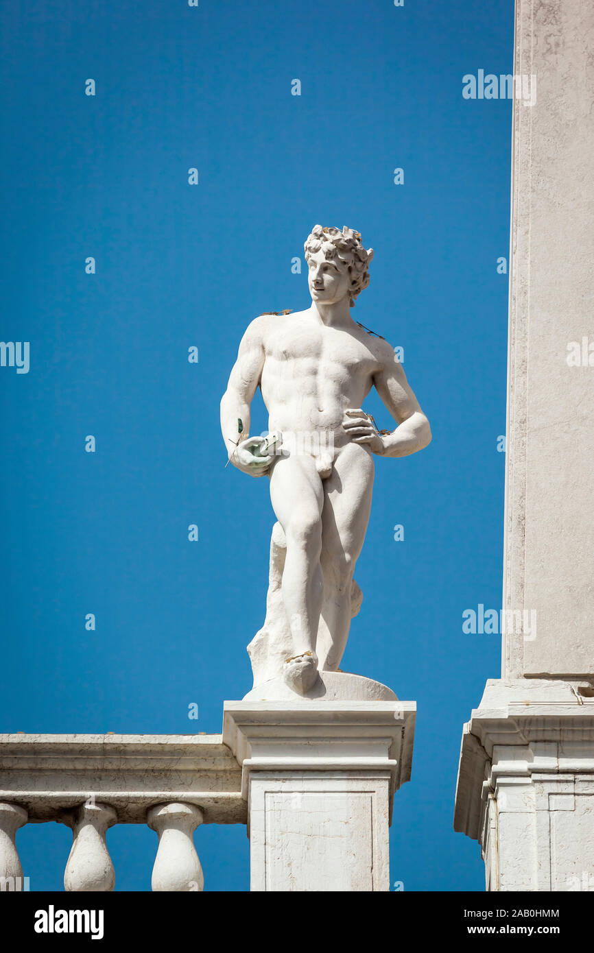 Eine steinerne Skulptur in Venedig, ITALIEN Foto Stock