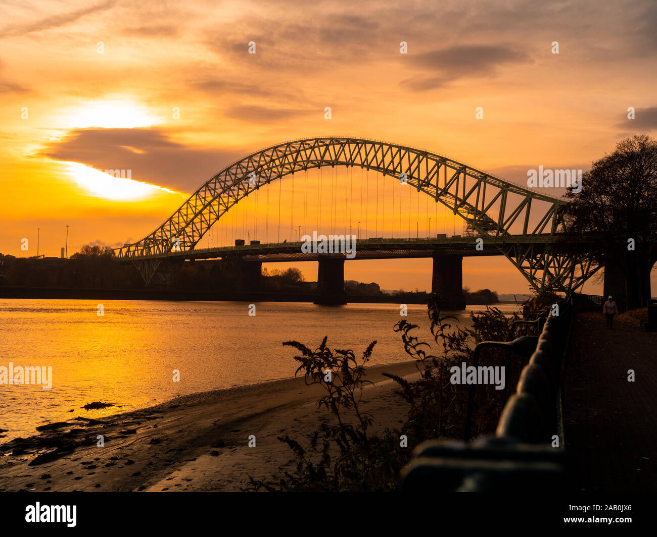 Il Runcorn a Widnes Silver Jubilee Bridge Foto Stock