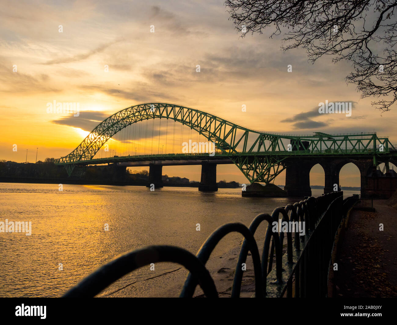 Il Runcorn a Widnes Silver Jubilee Bridge Foto Stock