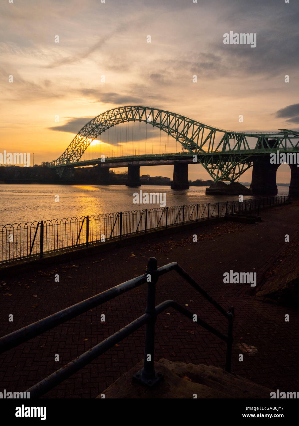 Il Runcorn a Widnes Silver Jubilee Bridge Foto Stock