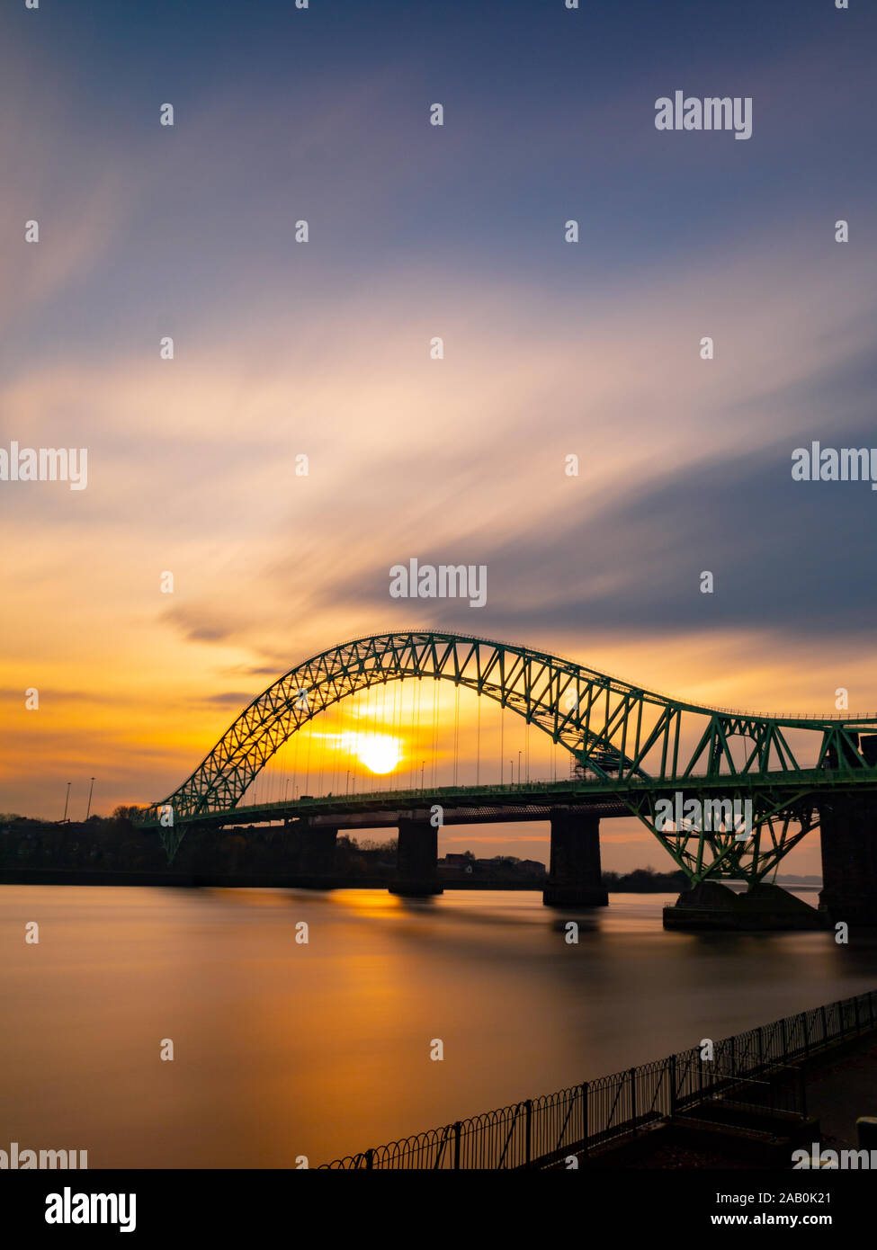 Il Runcorn a Widnes Silver Jubilee Bridge Foto Stock