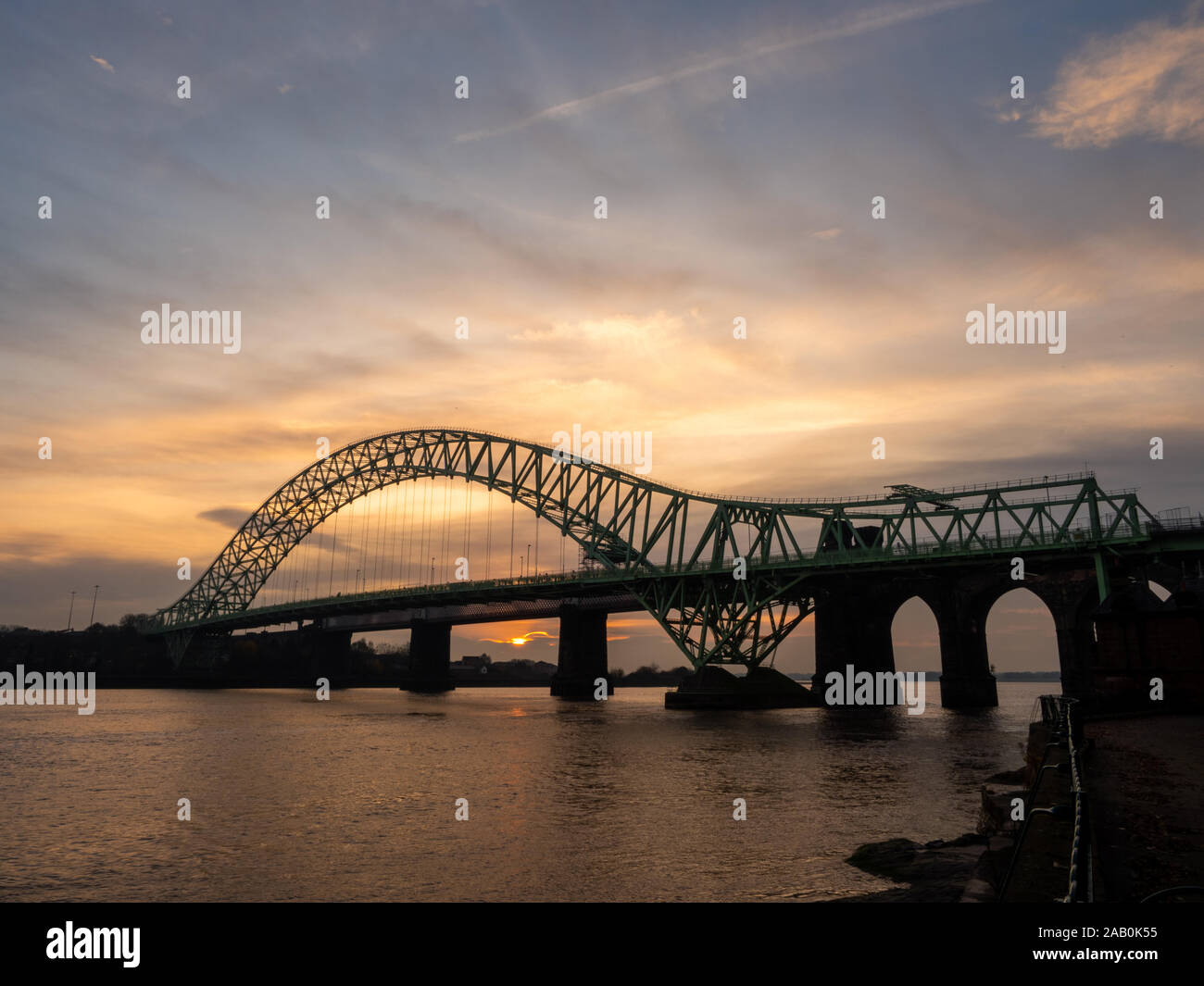 Il Runcorn a Widnes Silver Jubilee Bridge Foto Stock