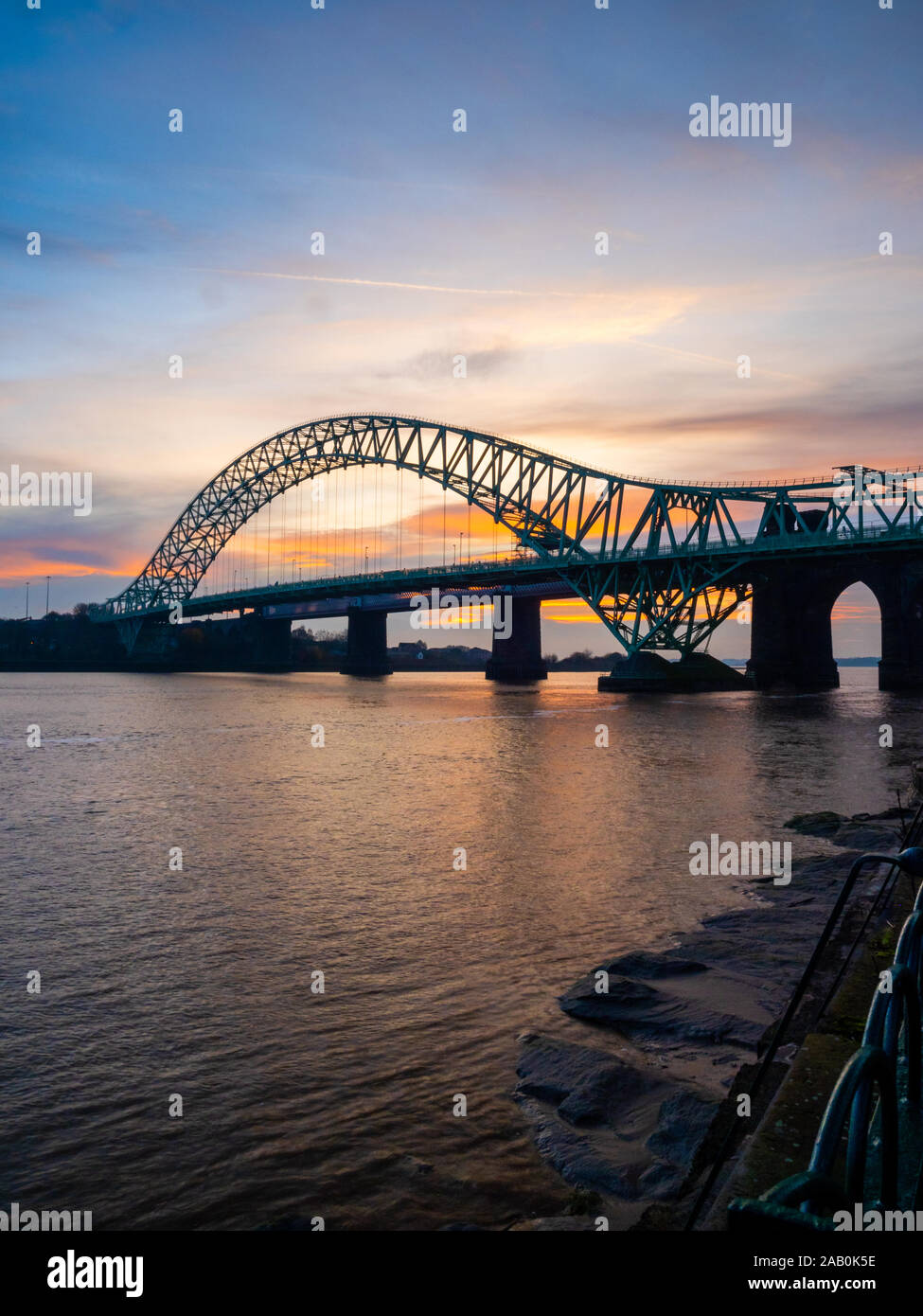 Il Runcorn a Widnes Silver Jubilee Bridge Foto Stock