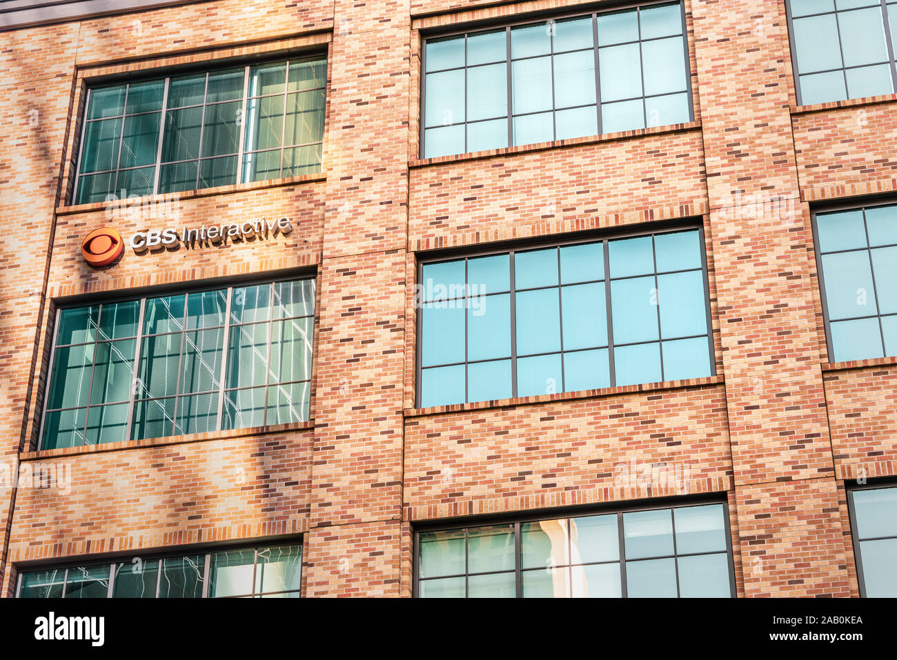 Nov 17, 2019 San Francisco / CA / STATI UNITI D'AMERICA - CBS Interactive logo presso la sede aziendale; CBS Interactive Inc è un americano di media company, parte di Foto Stock