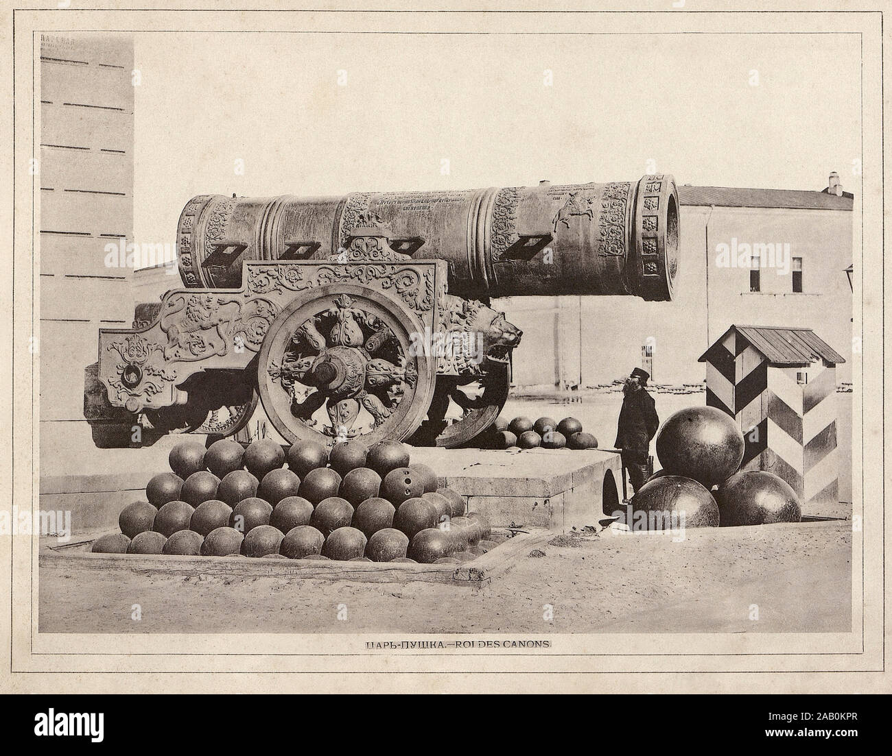 Il Tsar Cannon è un grande inizio periodo moderno pezzo di artiglieria (noto come una bombarda in russo) sul display per motivi di il Cremlino di Mosca. È Foto Stock