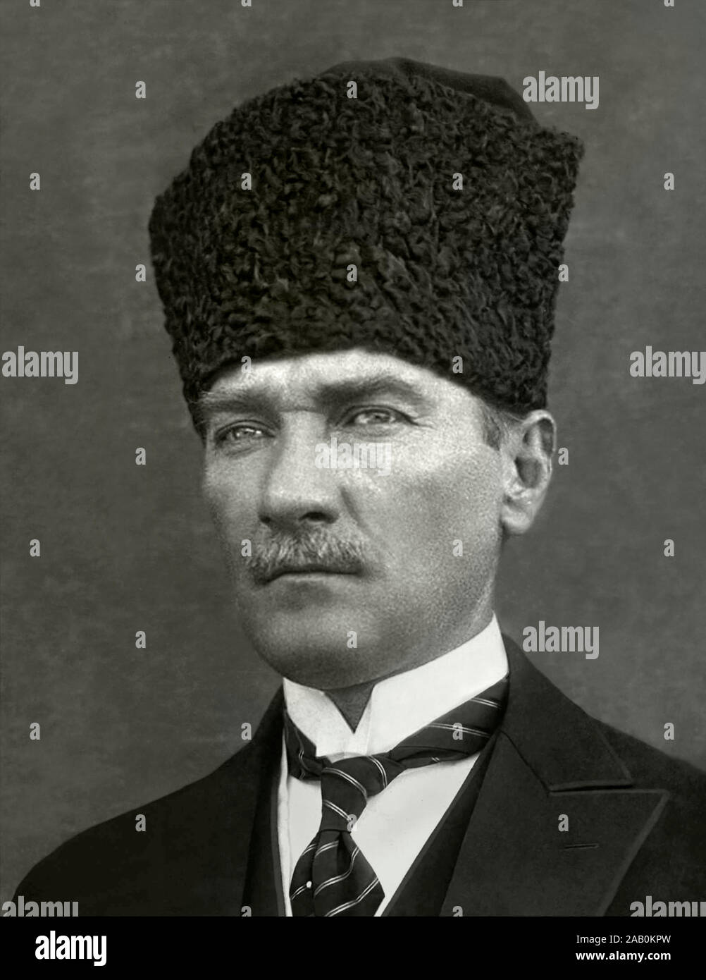 Kemal Atatürk (fino al 1934: Mustafa Kemal Pasha; dopo il 1935: Kamâl Atatürk; 1881 - 1938), a cui viene comunemente fatto riferimento come Mustafa Kemal Atatürk, era un bagno turco Foto Stock