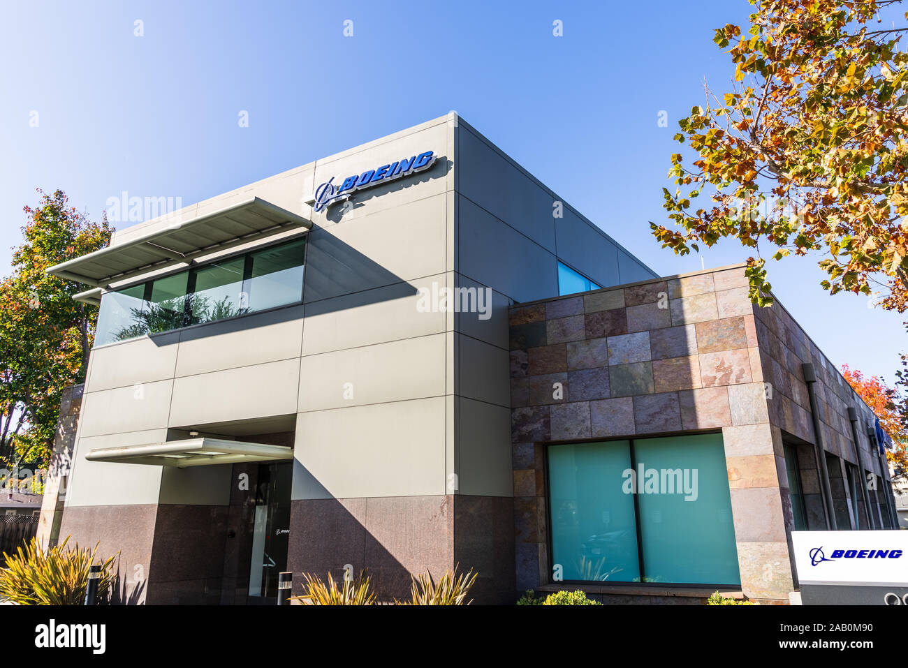 Nov 22, 2019 Menlo Park / CA / STATI UNITI D'AMERICA - Boeing ufficio edificio che ospita la filiale di Aurora Flight Sciences, che progetta e sviluppa per scopi speciali Foto Stock