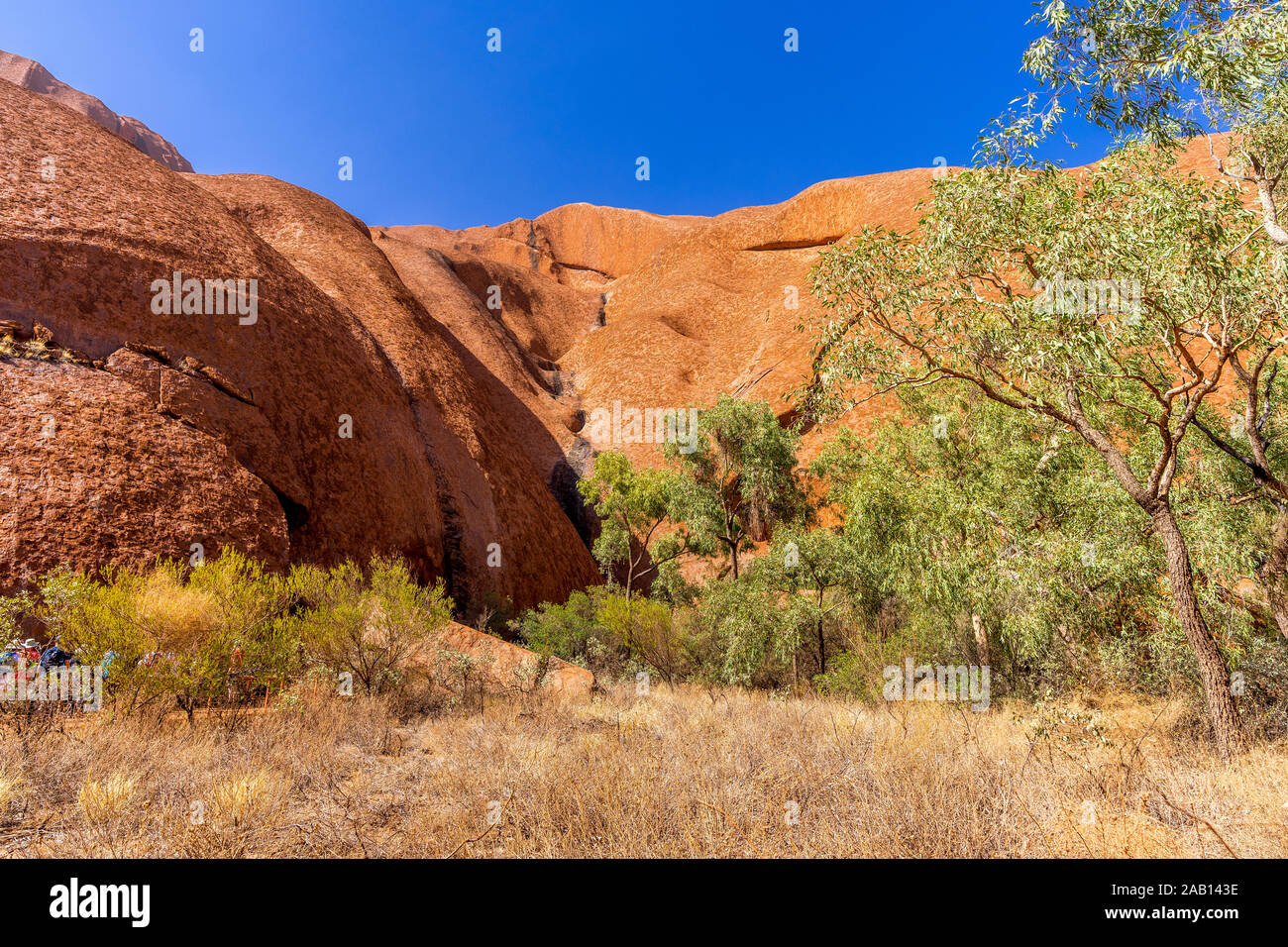 Uluru, Territorio del Nord, Australia - 18 set 19: la passeggiata Mala va dal parcheggio di Mala verso la Gola Kantju lungo la base di Uluru (Ayres Rock). Foto Stock